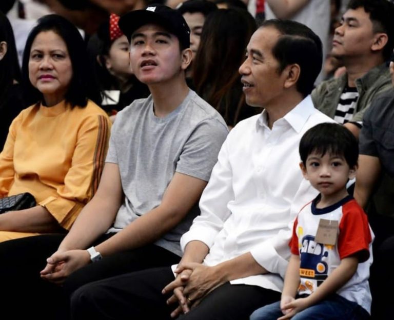 Kerap Unggah Vlog Jokowi dan Cucu, Demokrat Usul KSP Dibubarkan