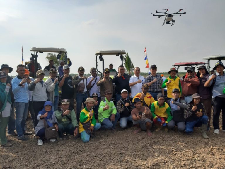 Keren, Kementan Tanam Padi Gunakan Drone di Lahan Rawa