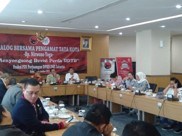 Di Markas Banteng, Pengamat Ini Kritisi Kebijakan Anies