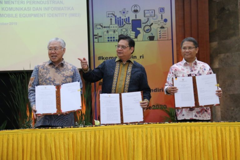 Perangi Ponsel Ilegal, Tiga Menteri Teken Aturan Bersama