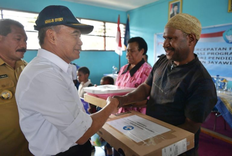 Kemendikbud Hadirkan Digitalisasi Sekolah di Papua