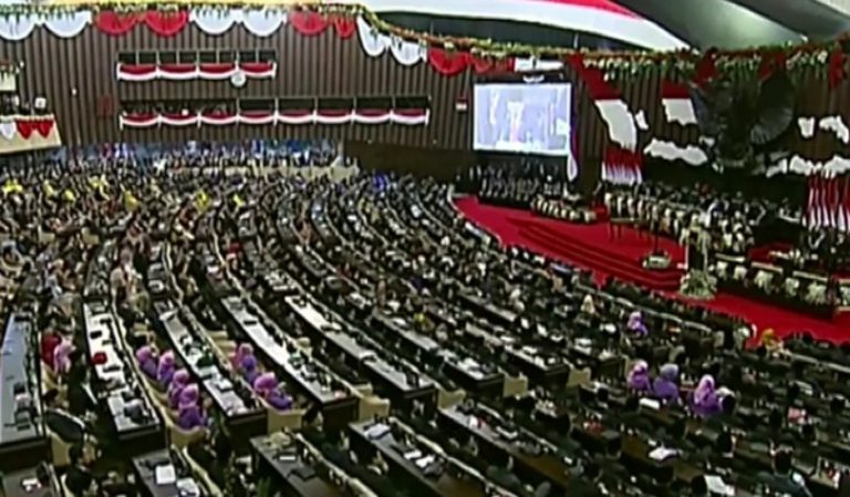 Baru Dilantik, Jokowi Janji Perjuangkan Penciptaan Lapangan Kerja Lewat UU