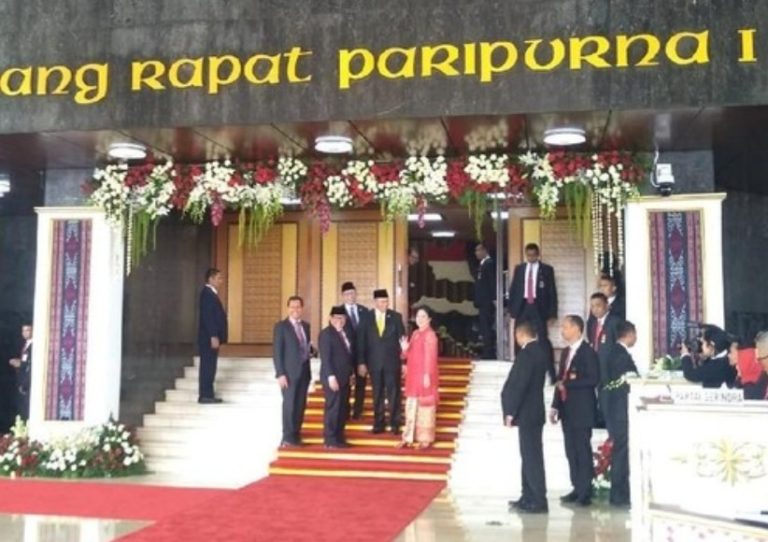 Puan Maharani jadi Pusat Perhatian di Acara Pelantikan DPR