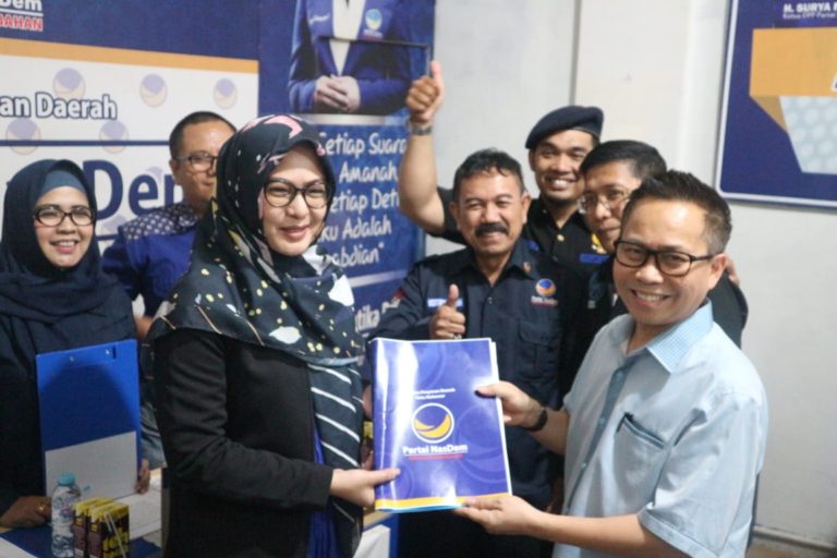 Balon Walikota Makassar Sukriansyah Kembalikan Formulir Pendaftaran ke NasDem