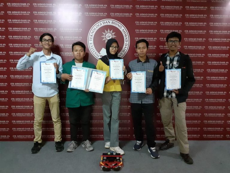Tim Robotik ITB Ahmad Dahlan Sabet Juara Kontes Robot Nusantara 2019