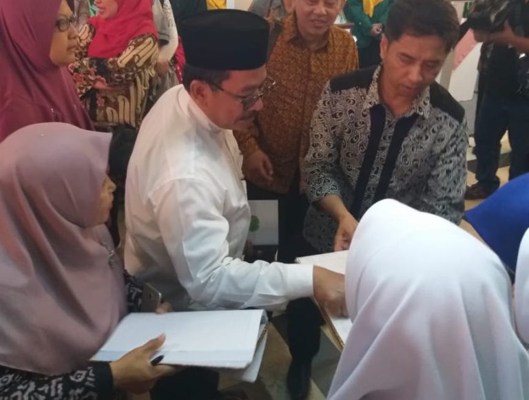 [Foto] Wamenag Kunjungi Stand Arena OSKI PTKI 2019
