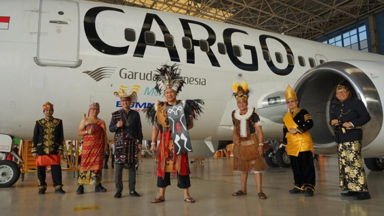 Garuda Indonesia  Perkenalkan Karakter Game Online dan Luncurkan Penerbangan  Freighter ke Papua