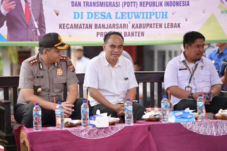 Kunjungan Perdana, Budi Arie Pantau Kondisi Desa di Kabupaten Lebak