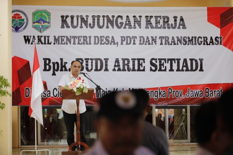 Wamen Budi Arie Ajak Masyarakat Majalengka Awasi Dana Desa