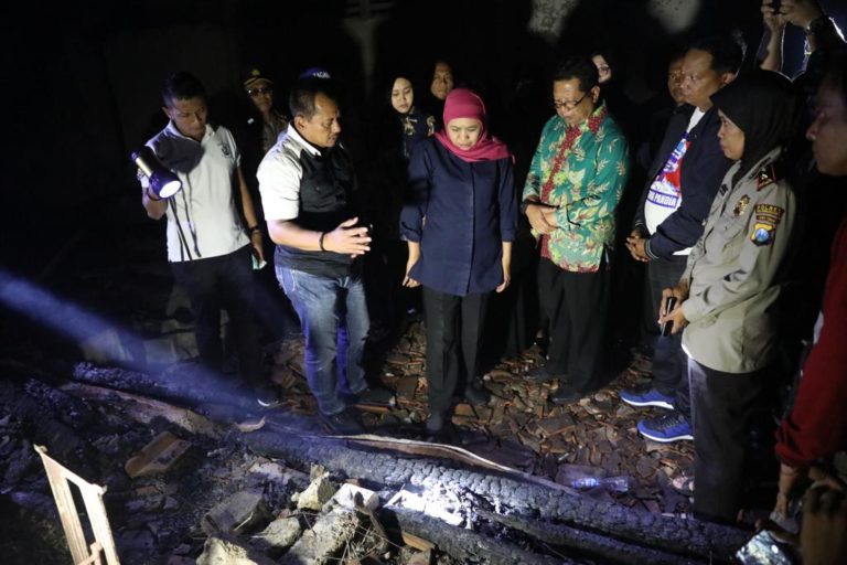 Khofifah Tinjau Langsung Peristiwa Kebakaran di Pasar Ngunut Tulungagung