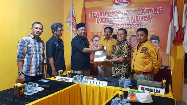 Mantap Maju Pilwali Makassar, Sukriansyah Kembalikan Formulir Partai Hanura