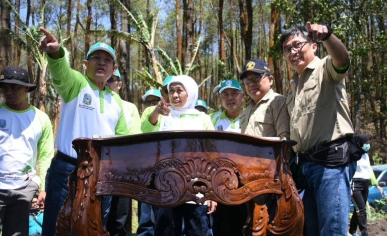 Khofifah Gagas Triangle KEK Wisata Penangkaran Cenderawasih dan Kakatua