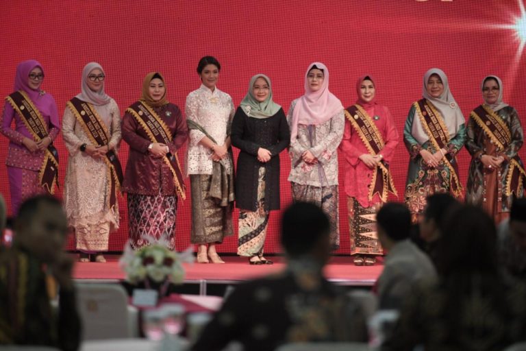 Istri Wapres Serahkan Apresiasi Bunda PAUD Tingkat Nasional tahun 2019
