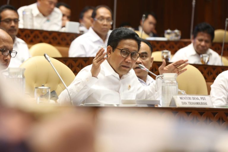 Kemendes PDTT Beberkan Persoalan Desa Fiktif di Raker Komisi V DPR
