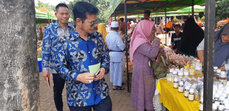 Menteri Syahrul Blusukan ke Pasar Tani Kementan