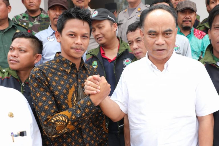 Dalam Sehari, Wamendes PDTT Kunjungi Enam Desa di Kabupaten Bogor