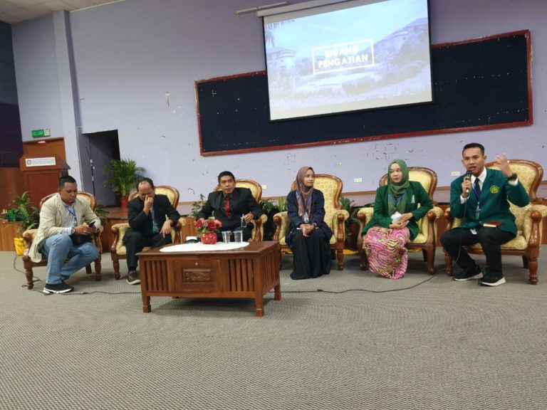 Tiga Mahasiswa PTKIN Kampanyekan Moderasi Beragama di KUIS Malaysia