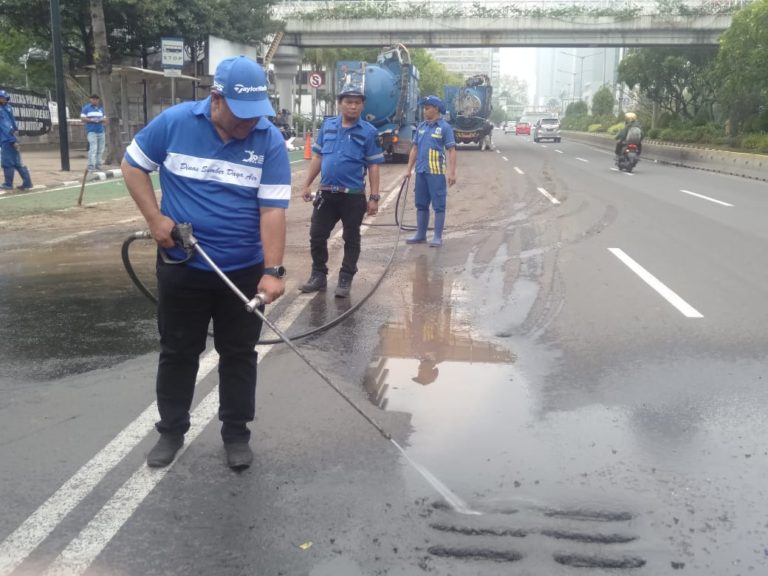 Terjunkan Ribuan Satgas Biru, Pemprov DKI Siap Tangani Banjir