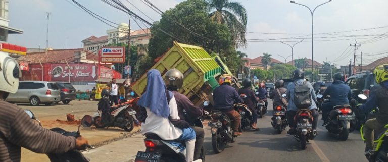Korban Dilindas Truk di Tangsel Jadi Tersangka, Keluarga: Ini Tak Adil