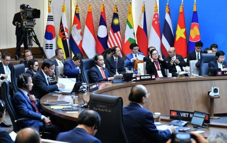 Jokowi Usulkan Program Prioritas di Hadapan Pemimpin ASEAN-Korsel