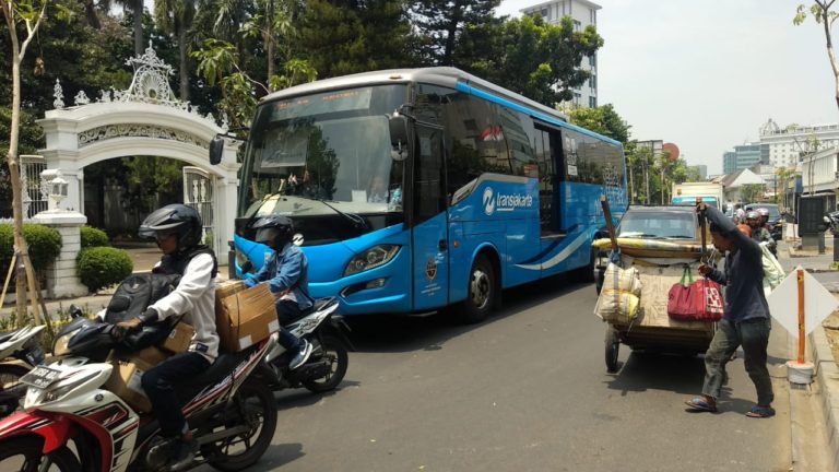KRL Tanah Abang Ditiadakan, Pemprov DKI Siapkan Bus Pengumpan
