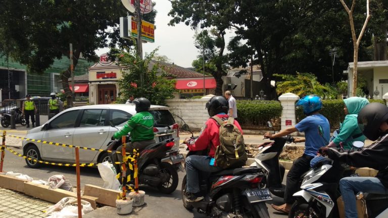 Jalan Cikini Raya Macet Total, Ternyata ini Penyebabnya
