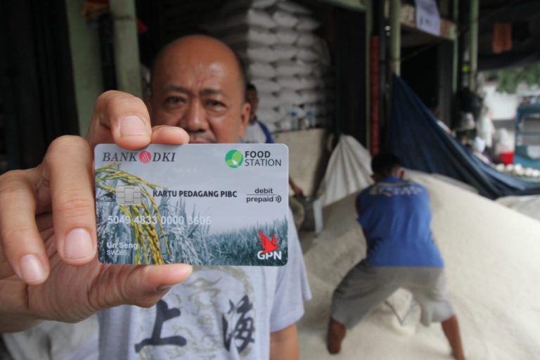 Pedagang Beras Cipinang Dapat Kartu Sakti dari Bank DKI