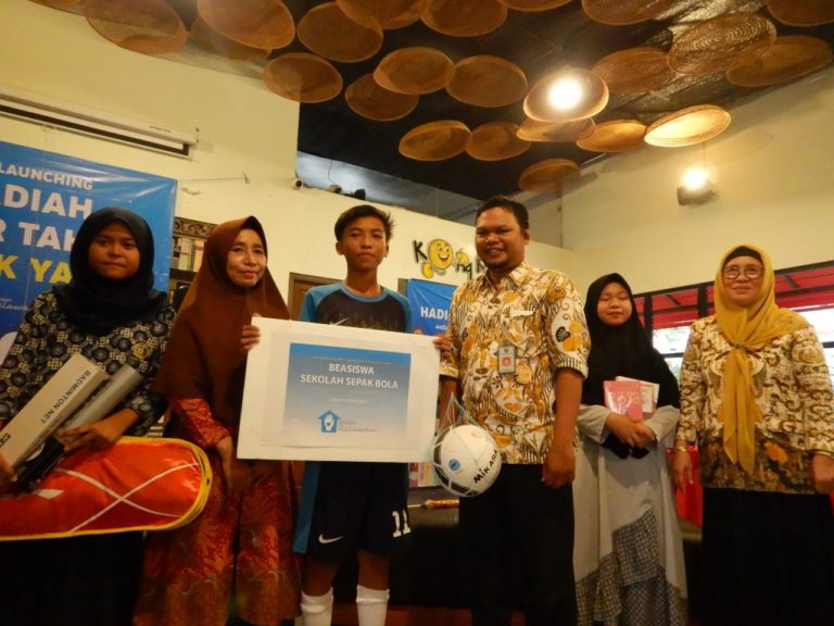 Sekolah Relawan Gelar Launching Hadiah Tahun Baru untuk Anak Yatim