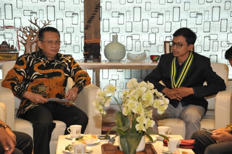 Tak Alergi dengan Politik, Bamsoet Ajak Pelajar Indonesia Sosialisasikan Empat Pilar MPR