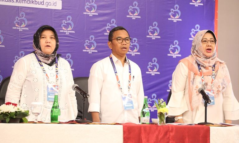 Peringati Simposium Guru: Lakukan Inovasi Sekecil Apapun