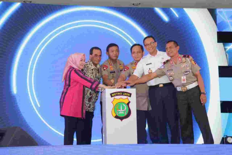 Puji Kinerja Kapolda Metro, Kapolri: Pak Gatot Sudah Pantas Pindah