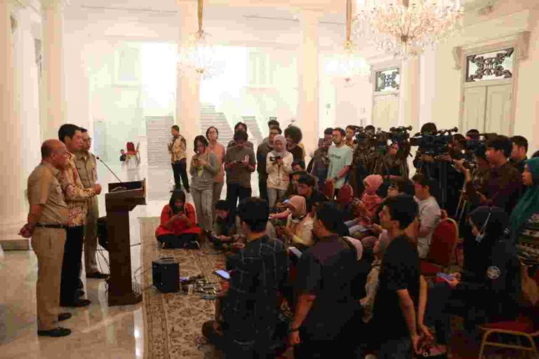 Diduga Pelonco Calon Pegawai PPSU, Lurah Jelambar Dinonaktifkan