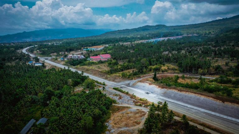 Dukung Pelayanan Nataru, Jalan Tol Manado-Bitung Beroprasi Fungsional