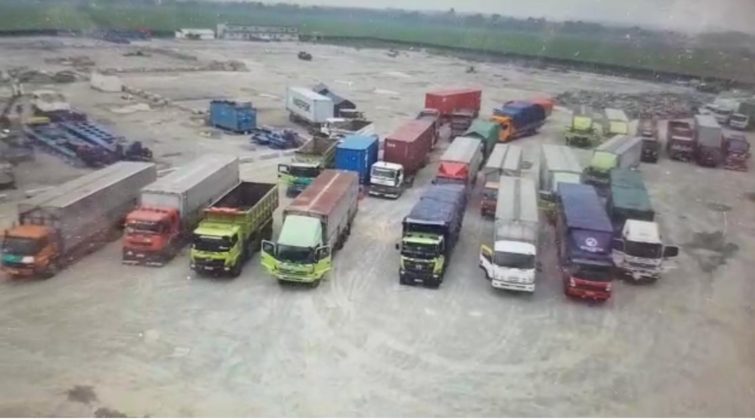 Langgar Aturan  Pembatasan Kendaraan 20 Truk  Ditahan di 