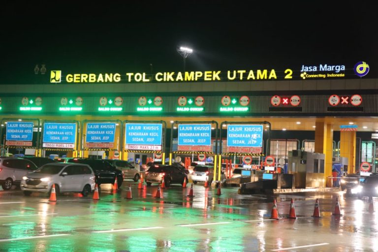 Jelang Malam Pergantian Tahun, Volume Kendaraan di Tol Cikampek Arah Jakarta Meningkat