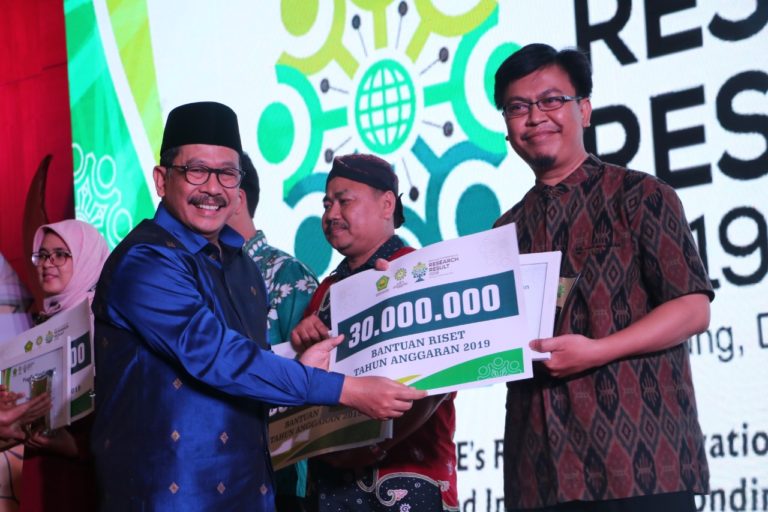 Dua Dosen UIN Bandung Raih Anugerah Peneliti Terbaik Utama di BCRR 2019