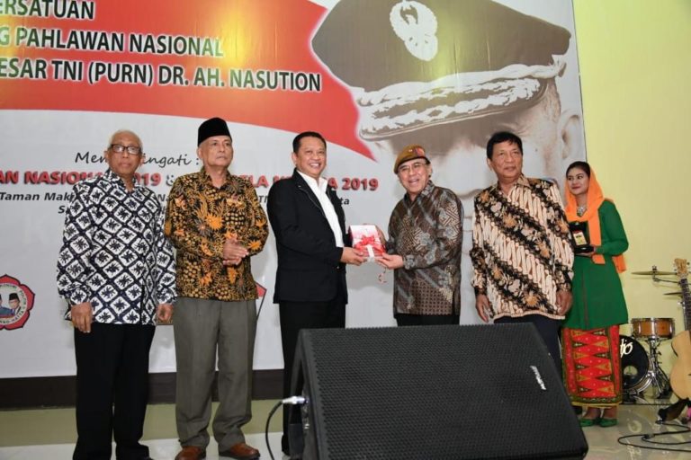 Kagumi Jenderal Besar TNI Purnawirawan AH Nasution, Ini Kata Bamsoet