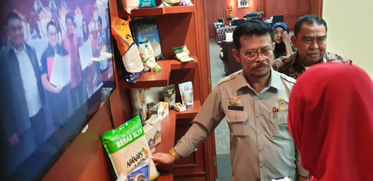 Mentan Sambangi Bulog dan Ajak Ekspor Beras