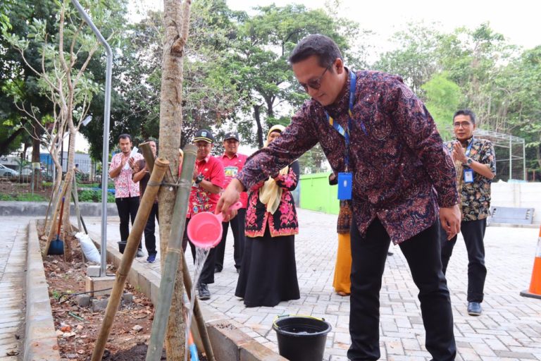 Jasa Marga Regional JabodetabekJabar Tanam 170 Pohon Tabebuya