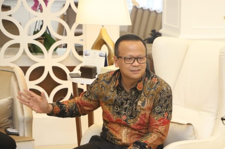 Marak Penyelundupan, Ini Alasan Menteri KKP Buka Keran Ekspor Benih Lobster