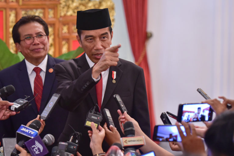 Lantik Dewan Pengawas KPK, Jokowi: Mereka Orang-orang Baik