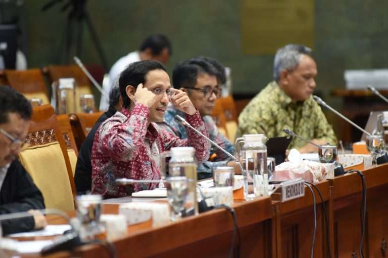 DPR Sebut Gebrakan Nadiem Hapus UN merupakan Terobosan Positif