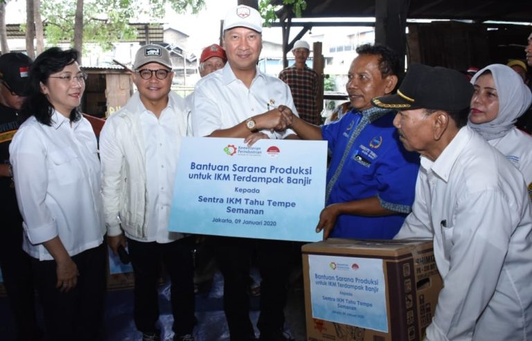 Kemenperin Beri Bantuan Mesin dan Peralatan Kepada IKM Korban Banjir