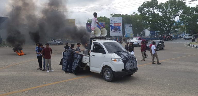 Mahasiswa Unjuk Rasa Tolak Pelantikan Buton Selatan La Ode Arusani