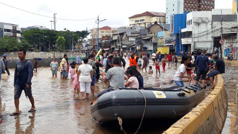 M Taufik Sisihkan 10 Persen Pendapatannya untuk Korban Banjir Jakarta