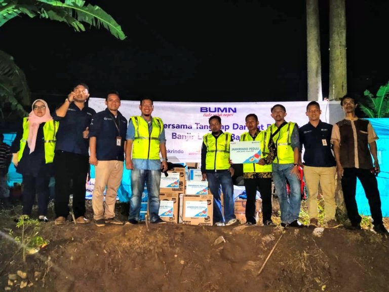 Perum Jamkrindo Turut Bantu Korban Banjir Jakarta dan Lebak