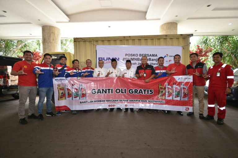 Pertamina Gratiskan Layanan Ganti Oli untuk Warga Terdampak Banjir