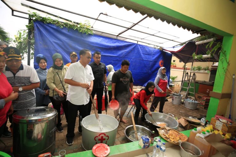 Wamendes: Hentikan Politisasi Banjir, Waktunya Gotong Royong Bantu Rakyat