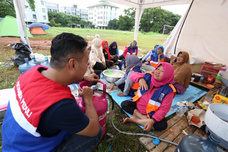 Pasca Banjir, Pertamina Kerahkan Relawan Kerja Bakti Bersama Masyarakat