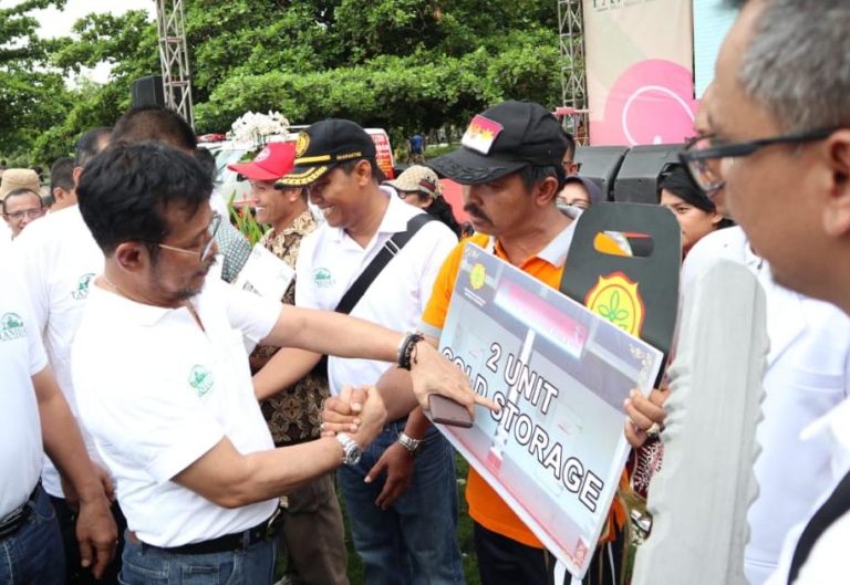 Mentan Serahkan Mobil TTI dan Cold Storage ke TTIC Bali